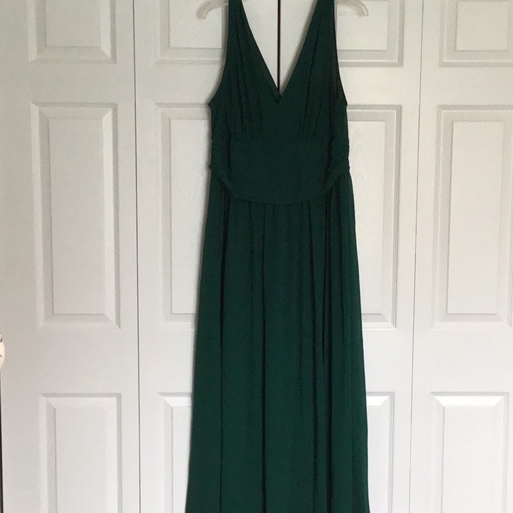 Elegant Deep Green V-Neck Maxi Dress